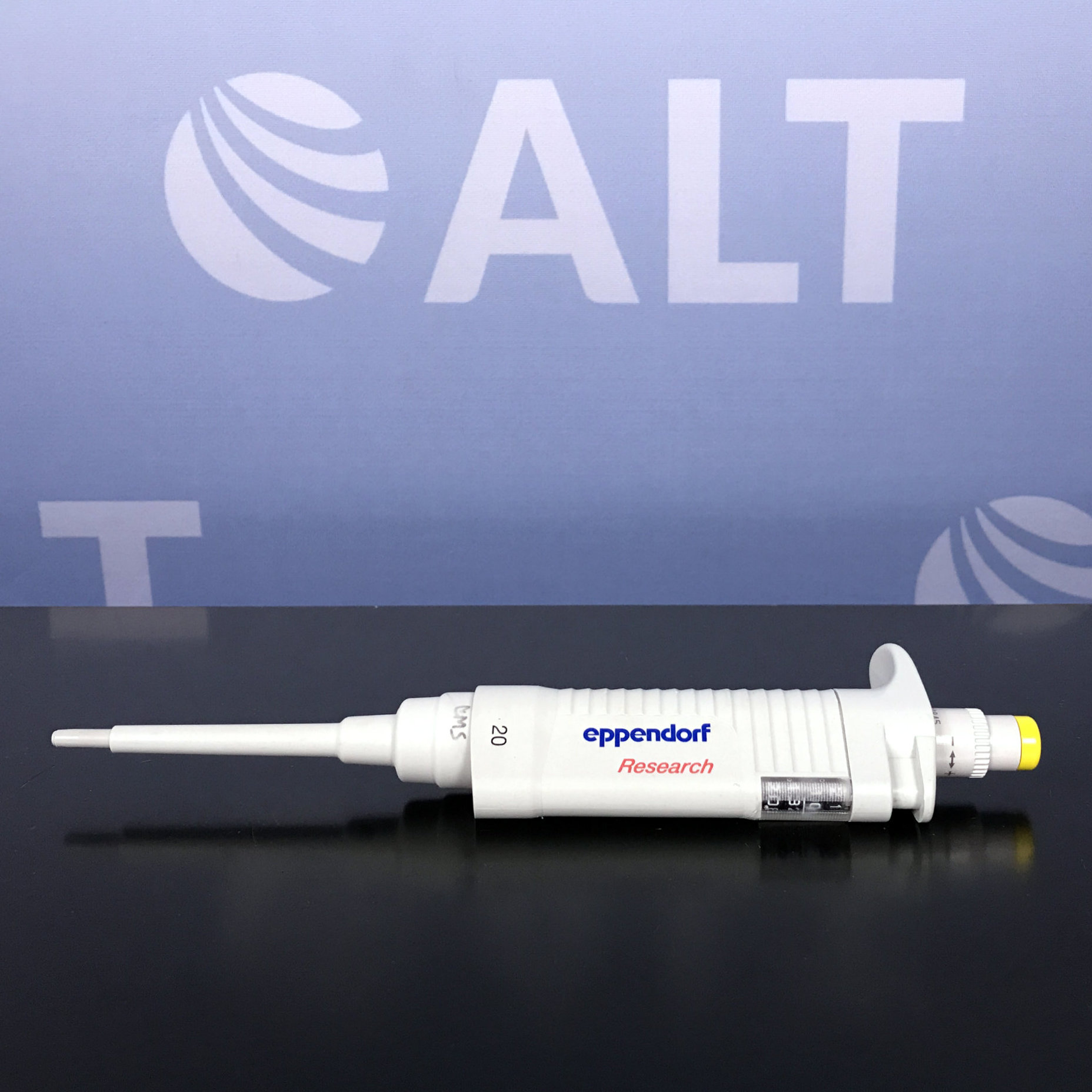 Used Lab Equipment - Eppendorf Reference 2-20uL Adjustable-volume Pipette 1