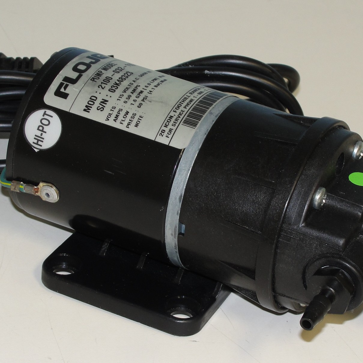 Camco 2-in-1 RV Water Filter Stand | Reduces Hose Kinking, Maximizes Flow | Holds Blue, White & XL Filters | Made In USA