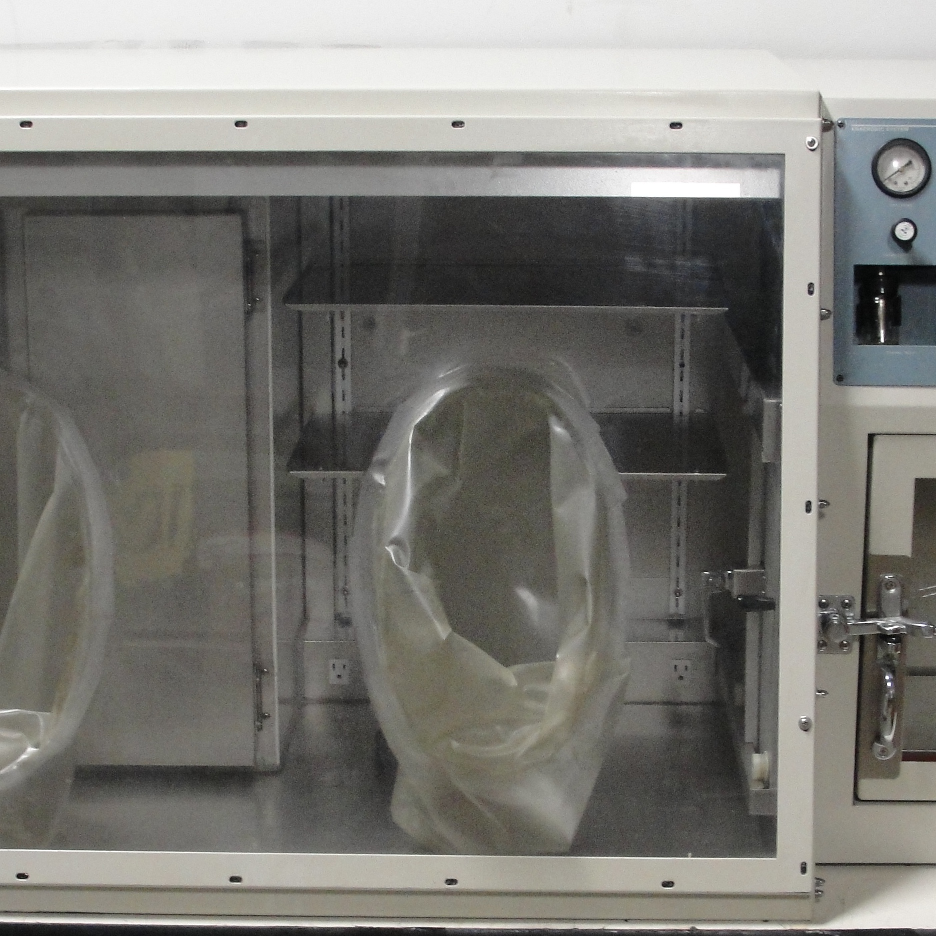 ALT ITEM: 19506 | 1025 Anaerobic Chamber