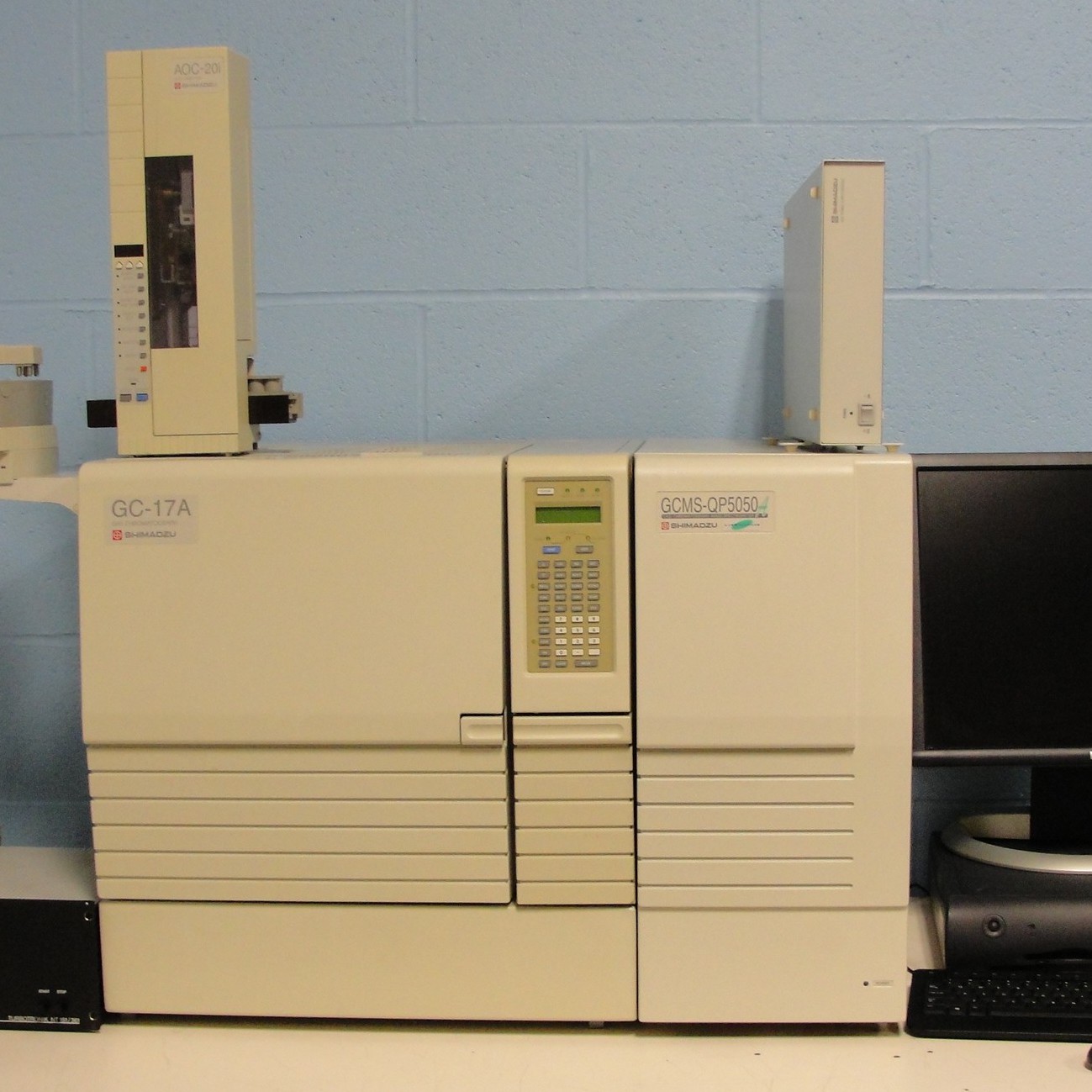GCMS-QP5050A-Benchtop-